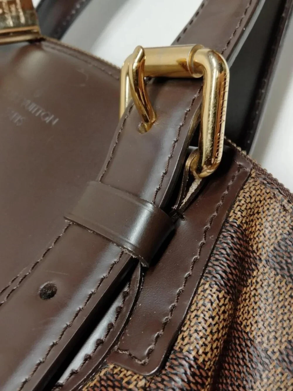 Louis Vuitton elegant louis